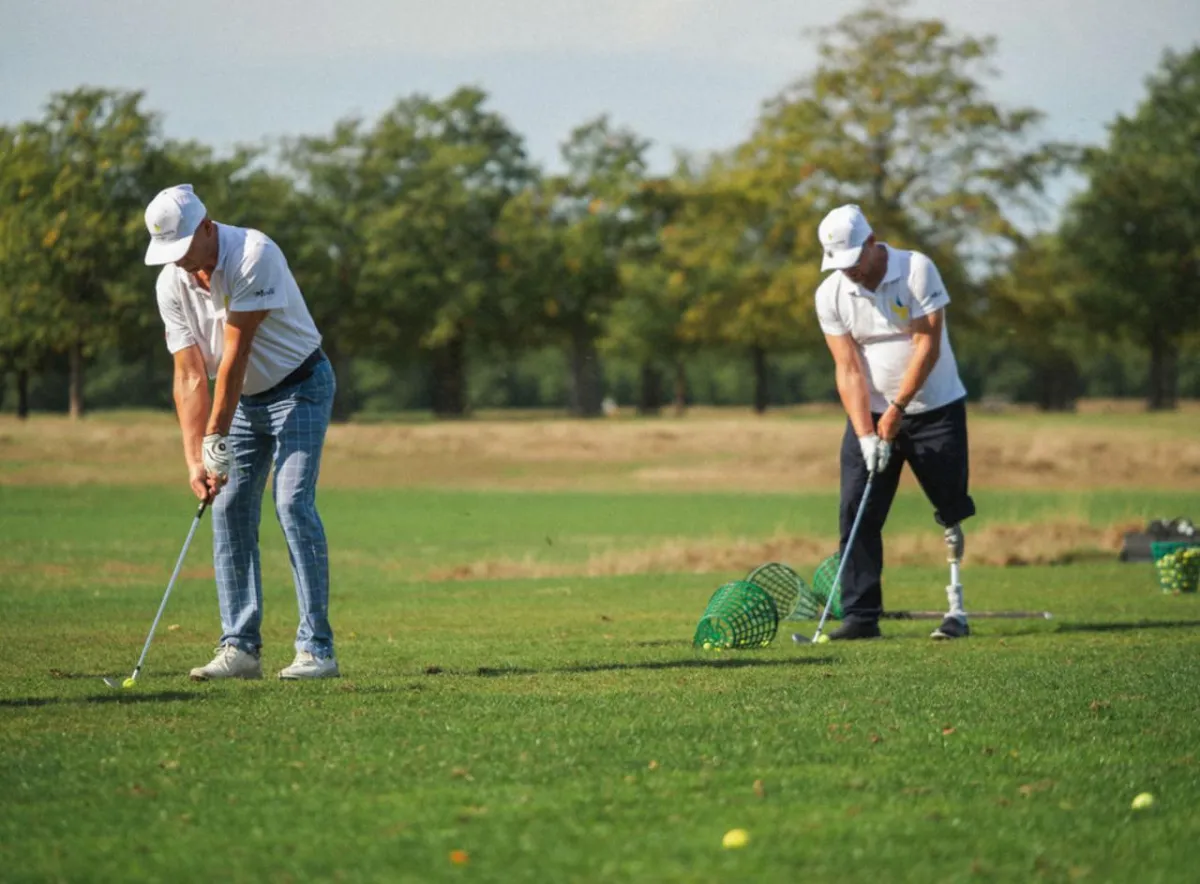 Ukrainian veterans on the course, one with a prosthetic leg, at a Borderlands rehabilitation event